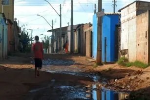Imagem ilustrativa da imagem Pobreza chega a recorde de quase 20 milhões nas metrópoles brasileiras