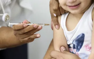 Imagem ilustrativa da imagem Vitória realiza campanha de vacinação para covid-19, Meningite C e Poliomielite