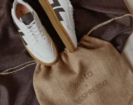Imagem ilustrativa da imagem Nespresso lança tênis feito com borra de café reciclada