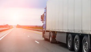 Imagem ilustrativa da imagem Transportadores rodoviários de carga não precisarão renovar registro