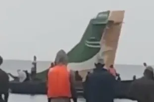 Imagem ilustrativa da imagem Avião com 43 pessoas a bordo cai em lago