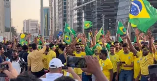 Imagem ilustrativa da imagem VÍDEO | Indianos "invadem" Catar para torcer pela seleção brasileira na Copa