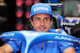 Imagem ilustrativa da imagem Alonso é punido e perde posições no grid do GP de São Paulo de F-1