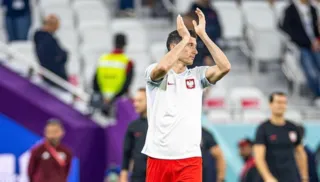 Imagem ilustrativa da imagem Lewandovski põe em dúvida sequência pela Polônia após eliminação da Copa