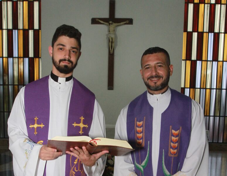 Dia de Finados é celebrado com missa em latim na Capela da Glória