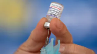 Imagem ilustrativa da imagem Covid-19: pessoas com comorbidades podem tomar vacina bivalente