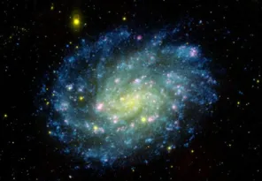 Imagem ilustrativa da imagem Nasa faz homenagem a Pelé com imagem de galáxia verde e amarela