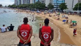 Imagem ilustrativa da imagem Guarda-vidas fazem 20 resgates de banhistas por dia nas praias de Guarapari