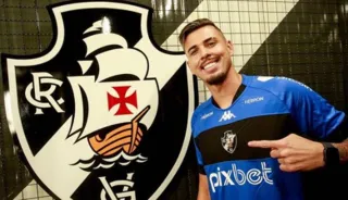 Imagem ilustrativa da imagem Vasco anuncia goleiro ex-Corinthians e renova com Alex Teixeira