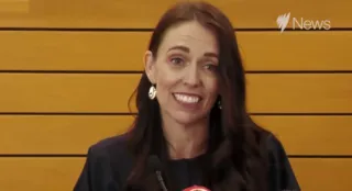 Imagem ilustrativa da imagem Jacinda se diz sem energia e anuncia renúncia na Nova Zelândia