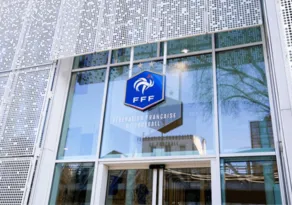 Imagem ilustrativa da imagem Presidente da Federação Francesa de Futebol renuncia após acusações de assédio