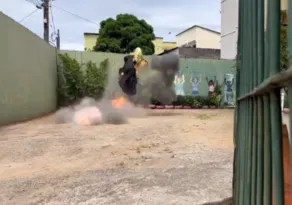 Imagem ilustrativa da imagem VÍDEO | Veja a detonação de granada em pátio de delegacia em Vitória