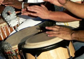 Imagem ilustrativa da imagem Justiça proíbe percussão em bares de cidade na Bahia