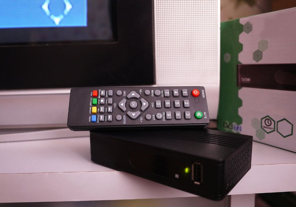 Anatel determina bloqueio de sinal de TV Box clandestina
