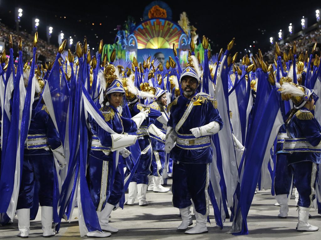 Notícias - Escola de samba paulista reproduz histórico Cavalo de Troia em  carro alegórico