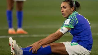 Imagem ilustrativa da imagem Marta abre o jogo sobre "Copa decepcionante" e quer ir para as Olimpíadas