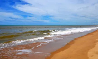 Imagem ilustrativa da imagem Adolescente morre afogado após tentar salvar amiga em praia no ES