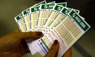 Imagem ilustrativa da imagem Apostas do ES "batem na trave" e ficam perto de prêmio máximo da Mega-Sena