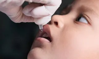 Imagem ilustrativa da imagem Brasil deve acabar com vacina contra pólio em gotinha para usar versão injetável