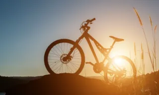 Imagem ilustrativa da imagem Ciclista de 26 anos morre após sofrer queda em competição na Suíça