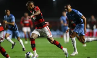 Imagem ilustrativa da imagem Com Gabi expulso, Flamengo perde para o Athletico no Kleber Andrade