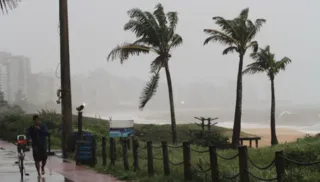 Imagem ilustrativa da imagem Formação de ciclone deixa cidades do litoral do ES em alerta para ventos fortes