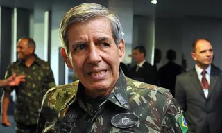 Imagem ilustrativa da imagem General Heleno ativa modo ‘não sei de nada’ e silencia sobre Cid