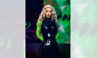 Imagem ilustrativa da imagem Iggy Azalea rebate críticas ao show no The Town e jornalista responde