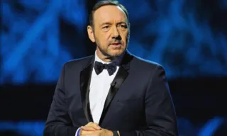 Imagem ilustrativa da imagem Kevin Spacey é inocentado em julgamento sobre abuso sexual e chora na corte