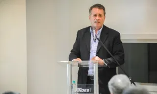 Imagem ilustrativa da imagem Luciano e o marqueteiro