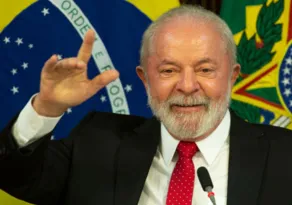 Imagem ilustrativa da imagem Lula anuncia que vai realizar cirurgia no quadril em outubro