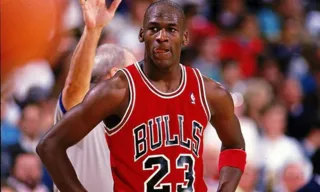 Imagem ilustrativa da imagem NBA aprova venda do Charlotte Hornets, de Michael Jordan, por R$ 15,7 bilhões