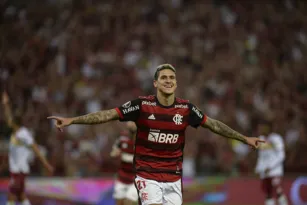 Imagem ilustrativa da imagem Pedro pode pedir rescisão no Flamengo e ainda ter direito a multa, diz lei