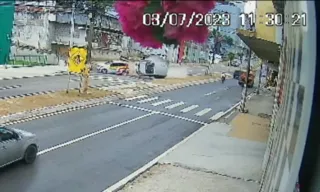 Imagem ilustrativa da imagem VÍDEO | Bebê de 11 meses é arremessado de carro durante acidente no ES