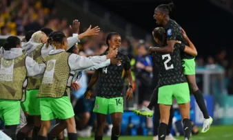 Imagem ilustrativa da imagem Em campo e contra os cartolas, Nigéria se classifica na Copa do Mundo