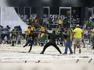 Réus por atos de vandalismo nas sede dos Três Poderes começam a ser julgados