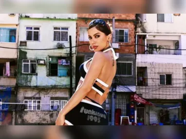 Imagem ilustrativa da imagem Anitta lança "A Favela Love Story", pacote com "Funk Rave" e duas inéditas