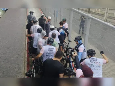 Imagem registrada às 8h35 mostra trânsito intenso em duas pistas da Terceira Ponte