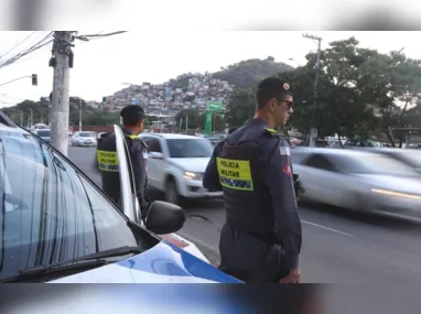 Policiais militares realizaram buscas em ilhota com apoio do Notaer