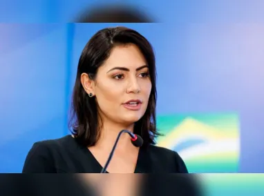 De acordo com auxiliares, o ex-presidente colocou lentes de contato dentais, com facetas de porcelana