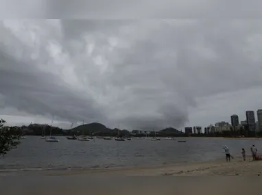 Imagem registrada às 8h35 mostra trânsito intenso em duas pistas da Terceira Ponte