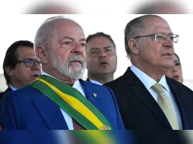 Lula assistiu o desfile com Alckmin e outras autoridades