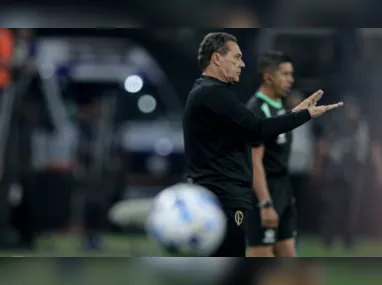 Imagem ilustrativa da imagem Luxa vê copo meio cheio, mas Corinthians sofre mais uma vez em decisão