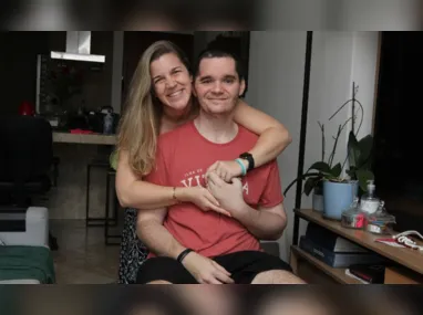 Gustavo e Priscila estão duplamente felizes com a chegada de Anna, que marca nova etapa na vida do casal