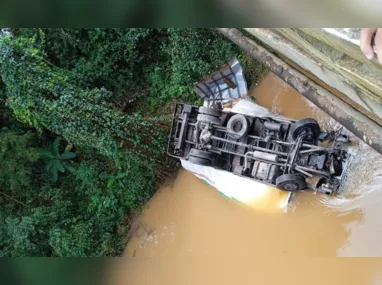 Gilberto Alves dirigia o caminhão que caiu da ponte na BR-101