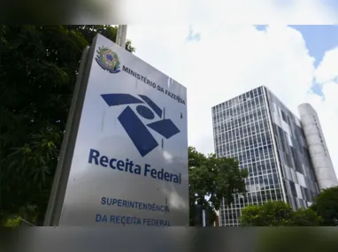 Imagem ilustrativa da imagem Receita Federal faz leilão de relógios, meias e máquinas