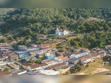 Praia do Morro, em Guarapari, está com o mar bastante agitado por causa da ressaca da maré