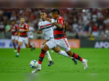 Malcom marcou os três gols do time de Jorge Jesus