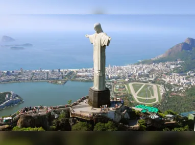 Imagem ilustrativa da imagem Vendaval de até 70 km/h no RJ deixa 500 turistas presos no Cristo Redentor