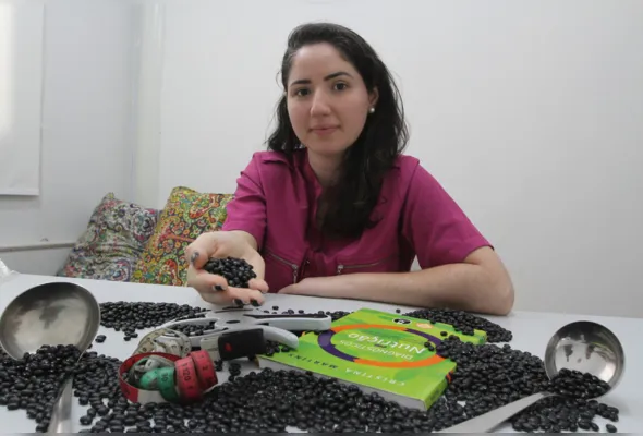 Famílias estão deixando de comer feijão, diz pequisa

Como isso pode afetar nossa saúde?
ou
Queda no consumo  de feijão pode provocar obesidade, 
dizem especialistas


A professora de Nutrição da UVV Priscila Freitas